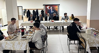 Gelibolu Kaymakamı Bekir Abacı öğrencilerle iftar sofrasında buluştu