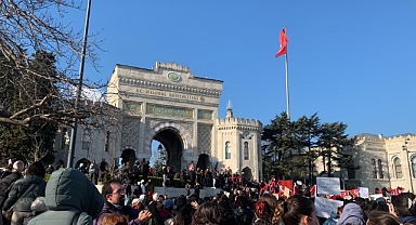 İstanbul'da öğrenciler Büyük Üniversite Mitingi için toplandı