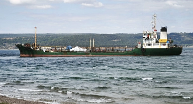 Çanakkale Boğazı'nda Atık Taşıma Tankeri Karaya Oturdu!