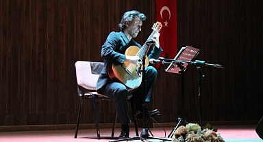 Kepez'de İlter Cebeci’den unutulmaz solo gitar resitali