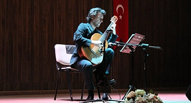 Kepez'de İlter Cebeci’den unutulmaz solo gitar resitali