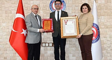 Türk Kızılay'ından ÇOMÜ'ye bronz madalya