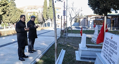 Vali Ömer Toraman’dan Hastane Bayırı Şehitliği’ne ziyaret