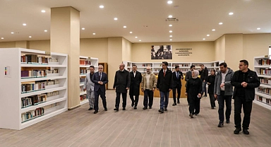 Vali Toraman, 18 Mart Hatime Ana Ulu Camii Kütüphanesi'ni ziyaret etti