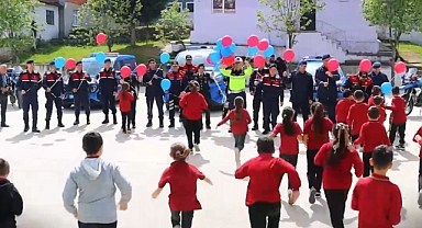 23 Nisan’da minik yürekler Jandarma ile güldü