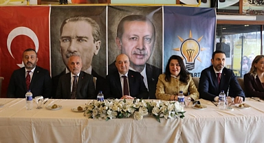AK Parti Heyeti Çanakkale’de Bayram Coşkusunu Vatandaşlarla Paylaştı