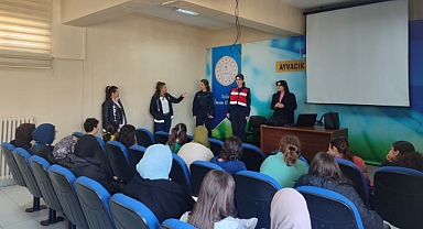 Ayvacık’ta öğrencilere yönelik bilgilendirme semineri düzenlendi