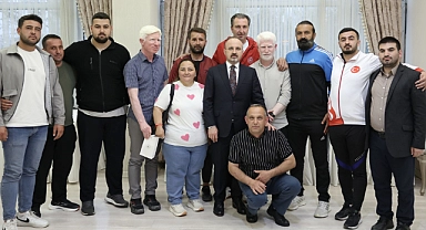 Bakan Yardımcısı Bülent Turan görme engelli sporcularla bir araya geldi