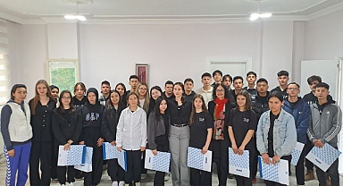 Başkan Zeynep Çelik, öğrencileri tebrik etti