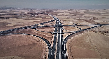 Bayramda otoyollardan 8,4 milyon araç geçiş yaptı