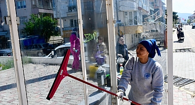 Biga Belediyesi’nden duraklarda temizlik çalışması