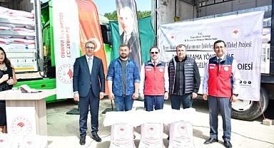 Biga’da çiftçilere tohum dağıtıldı