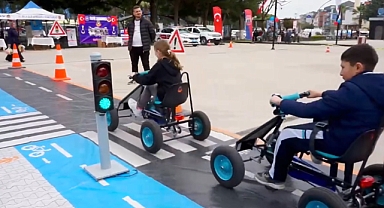 Biga'da minikler trafik kurallarını eğlenerek öğrendi
