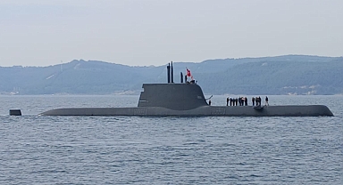 Çanakkale Boğazı'nda 72 yıl önce batan TCG Dumlupınar denizaltısında şehit olan 81 denizci anıldı