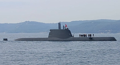 Çanakkale Boğazı'nda 72 yıl önce batan TCG Dumlupınar denizaltısında şehit olan 81 denizci anıldı