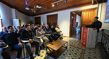 Çarşı bölgesi esnafına “saatli atık toplama” bilgilendirmesi