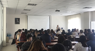 ÇOMÜ’lü öğrenciler, kariyer planlamada İŞKUR uzmanlarıyla buluştu