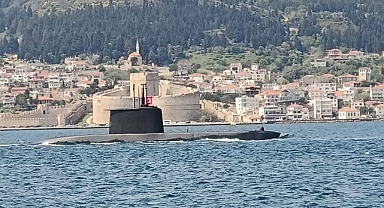 Dumlupınar Şehitleri İçin 12 Denizaltı Çanakkale Boğazı'ndan geçti