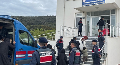 Eceabat'ta 22 düzensiz göçmen yakalandı