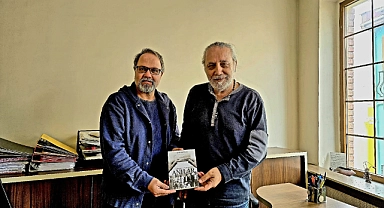 Yazar Halil Öncü, kitabını imzaladı