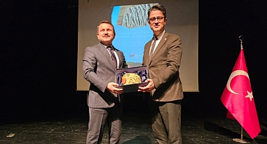 İsmail Kaşdemir'e ÇOMÜ'den ödül