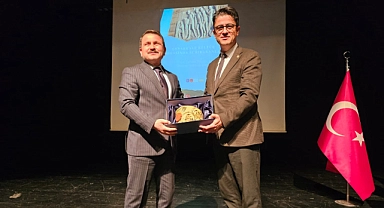 İsmail Kaşdemir'e ÇOMÜ'den ödül