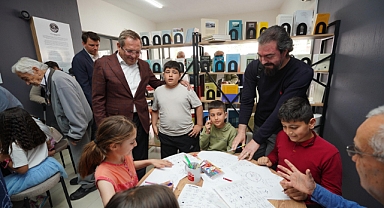 Karikatürlü Ev ve Ayvalık Kitapçısı açıldı
