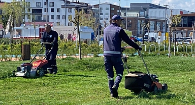 Lapseki Belediyesi temizlik ve düzenleme çalışmalarını sürdürüyor
