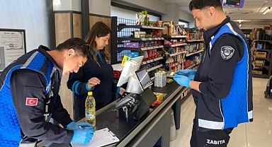 Lapseki'de marketler denetlendi