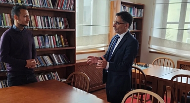 Mehmet Etik, Bayramiç İlçe Halk Kütüphanesi'ni ziyaret etti