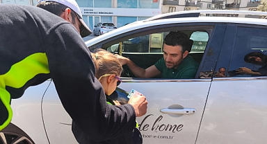 Minik Polis Asya Umay Trafik Denetimine Katıldı: Hız Yapan Sürücüye Ceza Kesti