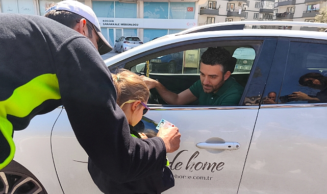 Minik Polis Asya Umay Trafik Denetimine Katıldı: Hız Yapan Sürücüye Ceza Kesti