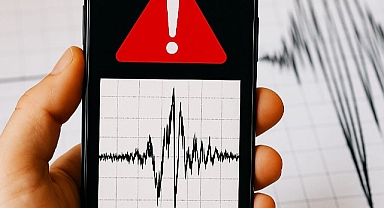 Sahte deprem uygulamalarına dikkat! Cebinizdeki tehlike gözünüzden kaçmasın