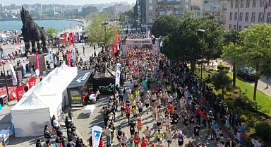 Saucony Troya Yarı Maratonu renkli görüntülere sahne oldu