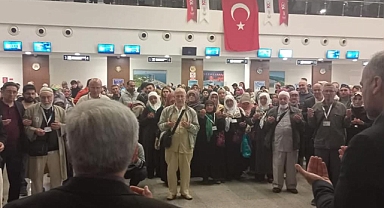 Şehitler Diyarı Çanakkale’den Hacı Adayları Dualarla Uğurlandı