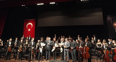 Vali Toraman, Gençlik Senfoni Orkestrası Konserine Katıldı