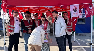 Zafer Partisi Çanakkale Gençlik Kolları'ndan Ümit Özdağ için imza kampanyası