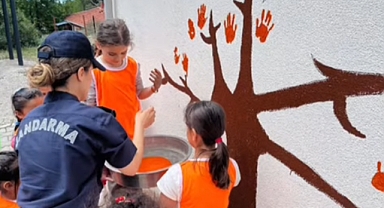 Ayvacık Jandarmasından öğrencilere renkli sürpriz