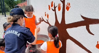 Ayvacık Jandarmasından öğrencilere renkli sürpriz