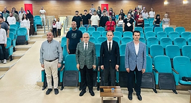 Ayvacık'ta "Gençliğe Dair" konulu konferans düzenlendi