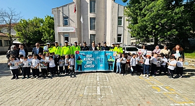 Ayvacık’ta Trafik Haftası “Bir Kural Bir Ömür” Etkinliğiyle Kutlandı