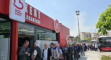 Balıkesir Kent Lokantasında uzayan kuyruklar: Serin bir günde ucuz yemek bekleyişi