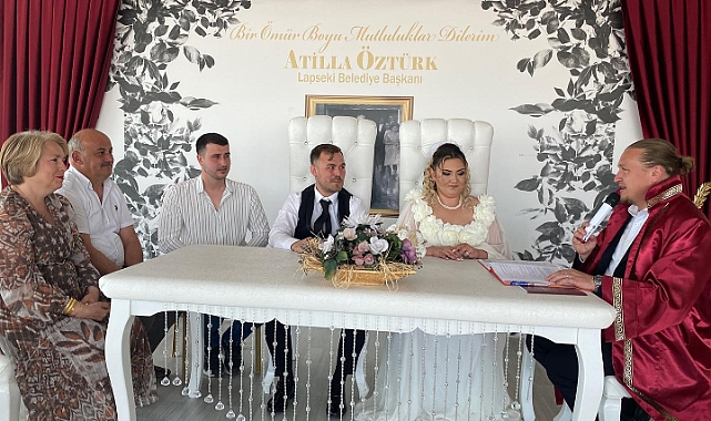 Başkan Öztürk çiftin nikahını kıydı