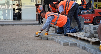 Biga Belediyesi’nden hafta sonu mesaisi: Yol yenileme çalışmaları sürüyor