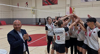 Bozcaada’da Atatürk Kupası Coşkusu: Voleybolda Şampiyon “Legends”