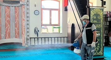 Bozcaada'da iki camide ilaçlama