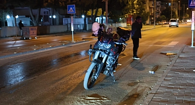 Çanakale'de şüpheli şahıs polis ekiplerine silah gösterip kaçtı! Kovalamacada polis aracı yayaya çarptı