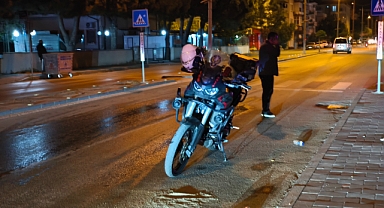 Çanakkale'de Kovalamaca Faciası: Motosikletli Polis Ekibinin Çarptığı Genç Kız Ağır Yaralandı