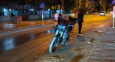 Çanakkale'de Kovalamaca Faciası: Motosikletli Polis Ekibinin Çarptığı Genç Kız Ağır Yaralandı