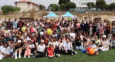 ÇOMÜ’lü gençlerden kütüphaneye şenlikli destek